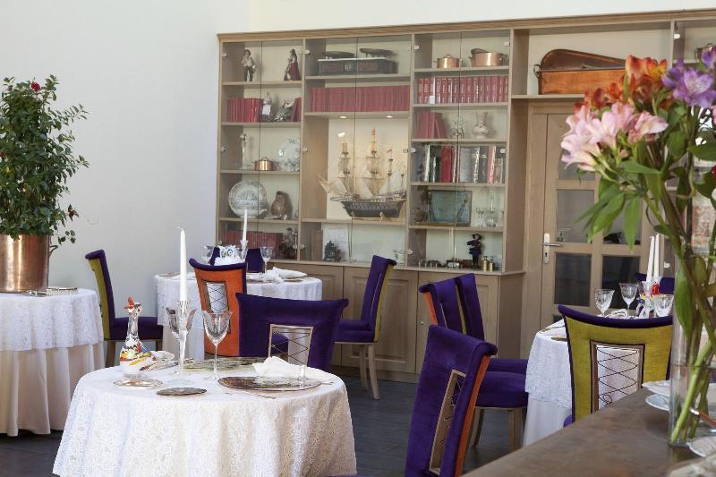 Logis Hotel O En Couleur Oucques-la-Nouvelle المظهر الخارجي الصورة