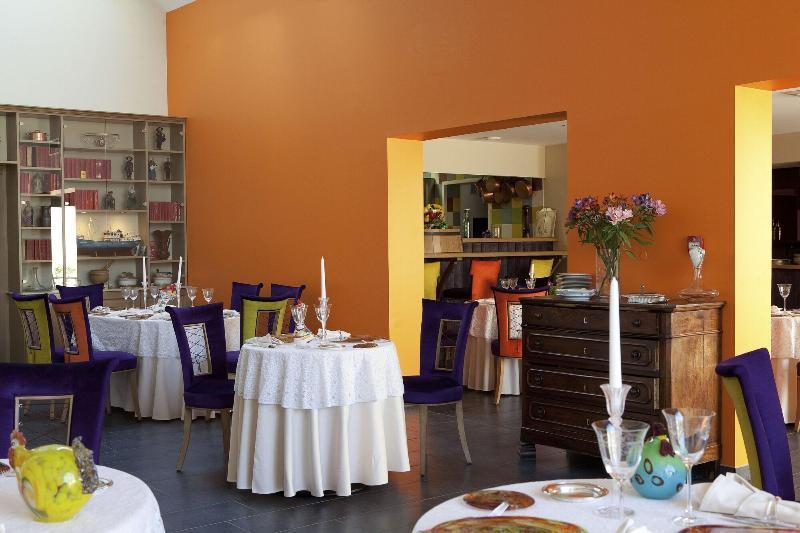 Logis Hotel O En Couleur Oucques-la-Nouvelle المظهر الخارجي الصورة
