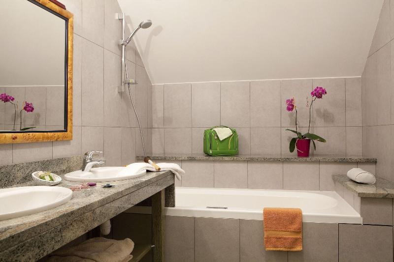 Logis Hotel O En Couleur Oucques-la-Nouvelle المظهر الخارجي الصورة