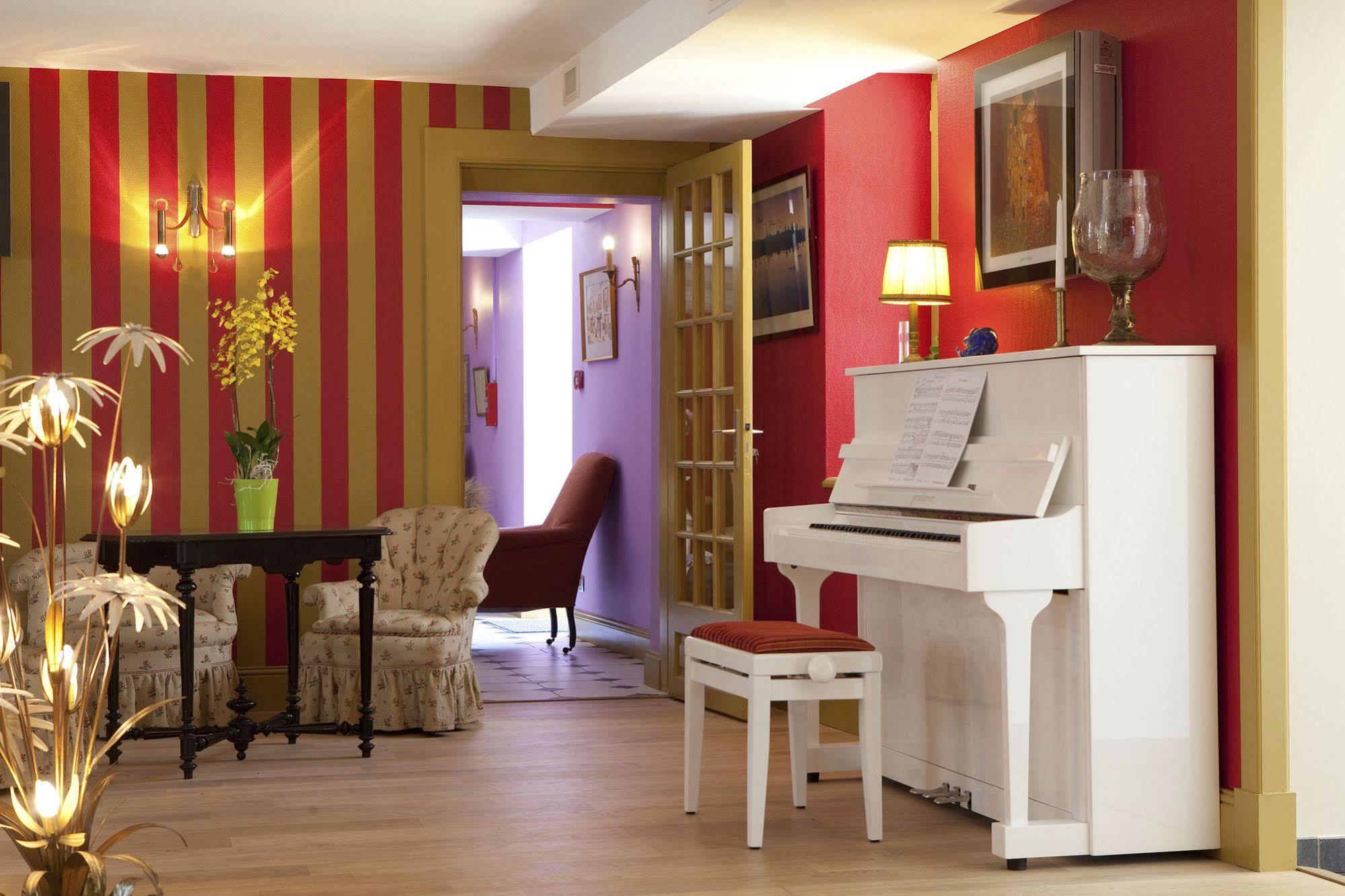 Logis Hotel O En Couleur Oucques-la-Nouvelle المظهر الخارجي الصورة