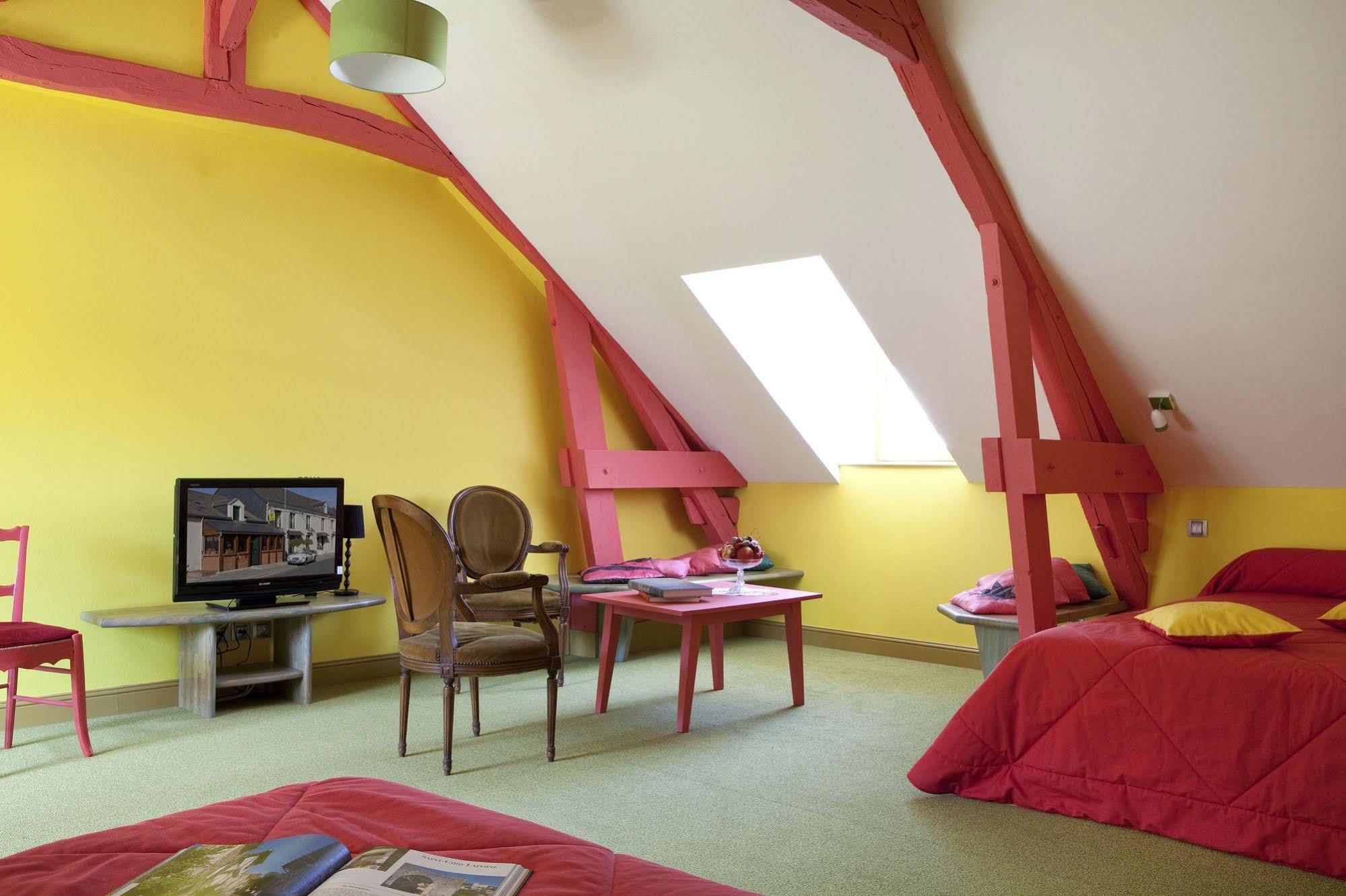 Logis Hotel O En Couleur Oucques-la-Nouvelle المظهر الخارجي الصورة