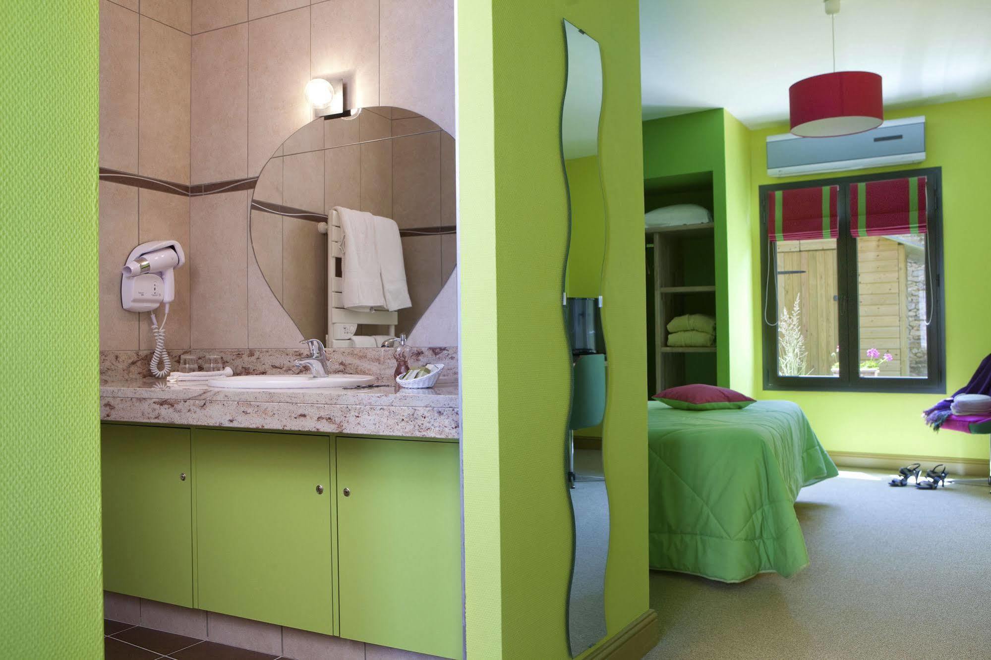 Logis Hotel O En Couleur Oucques-la-Nouvelle المظهر الخارجي الصورة
